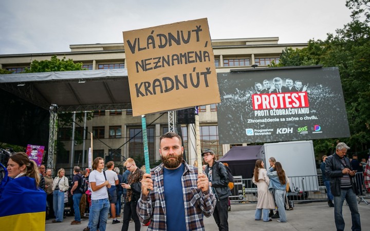 Opozícia chce generálny štrajk 17. novembra. Matovič kritizuje Šimečku, že mu stopol účasť