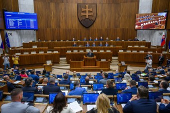Koalícia skrátila diskusiu, opozícia sa obráti na Ústavný súd a avizuje ďalší protest