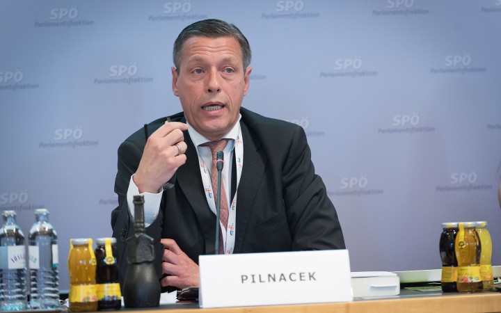 Padlý mocipán rakúskej justície pred svojou samovraždou zrejme nebol sám