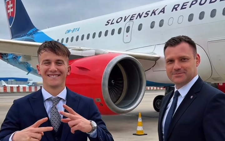 Influencer Oskar Barami letel do Bruselu vládnym špeciálom so šéfom envirorezortu Tomášom Tarabom