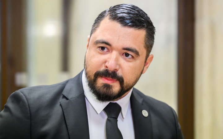Gašparova práca o korupcii má doslovne odpísané celé kapitoly. Bráni sa, že prácu obhájil