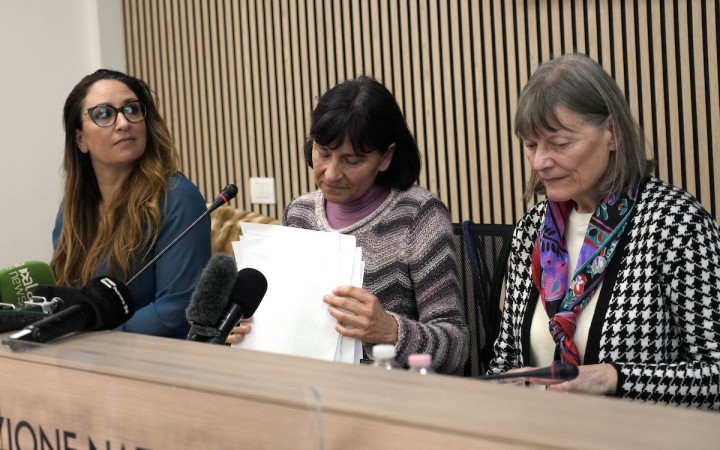 V dokumentárnom filme vystupujú tri údajné obete, spomína sa aj kardinál Špidlík
