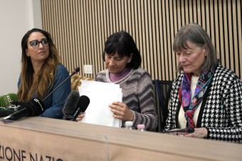 V dokumentárnom filme vystupujú tri údajné obete, spomína sa aj kardinál Špidlík