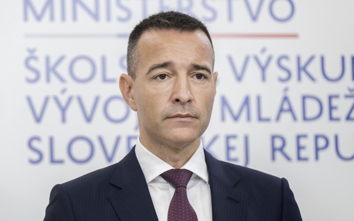 Poslanci schválili aj kontroverzný návrh o financovaní cirkevných a súkromných škôl