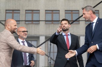 Časť opozície stráca kompas