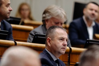 O novele ústavy sa bude hlasovať napriek tomu, že koalícia nemá 90 hlasov