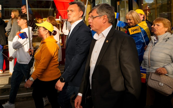 Vyhrala proeurópska strana PAS, udrží si väčšinu v parlamente. Opozícia vyzýva na protesty