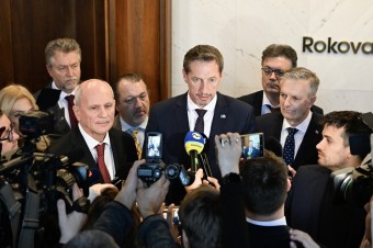 Predsedníctvo aj Rada KDH budú riešiť hlasovanie Mikloška a Majerského pri novele ústavy