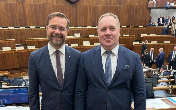 Vašečka odchádza, Krajčí súhlasil s návratom, vylúčený Krátky sa poslaneckého mandátu nevzdá