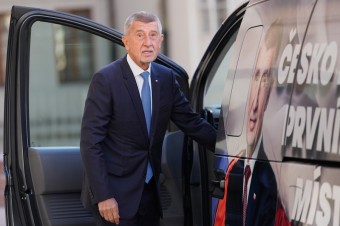 Nový parlament sa zíde začiatkom novembra, šéf Stačilo! prosí ľudí o peniaze