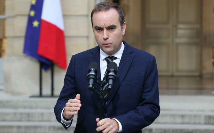 Premiér Lecornu rezignoval po 27 dňoch vo funkcii, Le Penová vyzýva na predčasné voľby