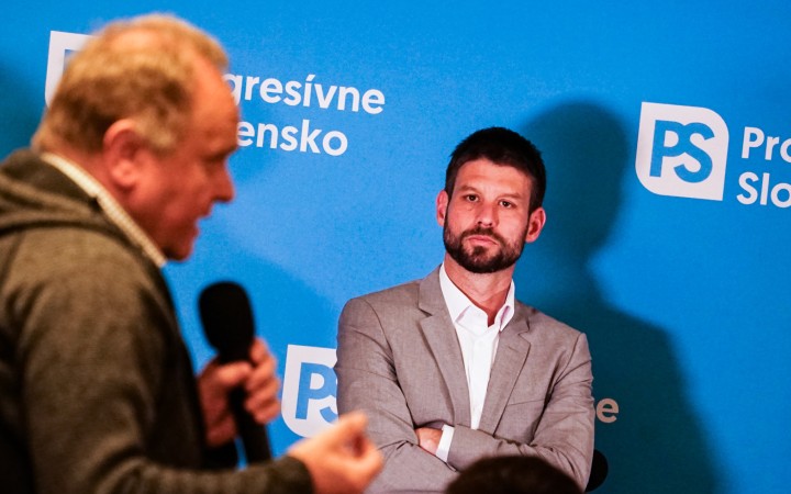 V baštách Smeru sa ich pýtajú, či by vôbec dovládli. O novele ústavy radšej mlčia