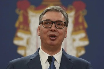 Vučić ukazuje Ficovi, ako sa, do psej matere, robí politika na všetky svetové strany