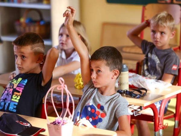 Odporcovia novely šíria hoaxy, že vinou ústavy sa zneužívané deti nedočkajú pomoci