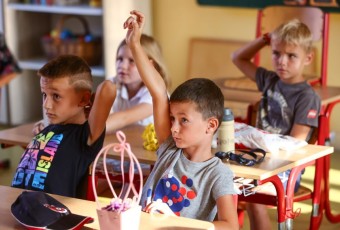 Odporcovia novely šíria hoaxy, že vinou ústavy sa zneužívané deti nedočkajú pomoci