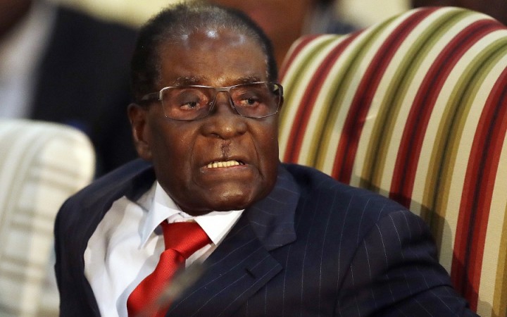 Vo veku 95 rokov zomrel dlhoročný prezident Zimbabwe Robert Mugabe
