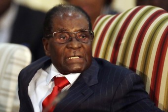 Vo veku 95 rokov zomrel dlhoročný prezident Zimbabwe Robert Mugabe