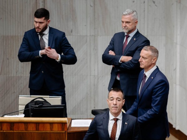 Koalícia začala diskusiu v noci bez avíza. Raši uisťuje, že na rozpravu bude dostatok času
