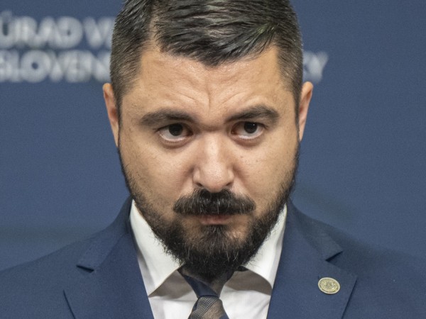 Tetovanie som si nedal preto, že sa vidím ako mafián, ktorý chce riadiť SIS
