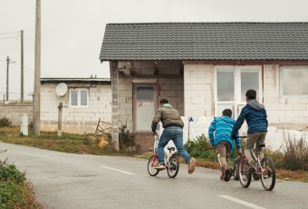 V škole boli podľa súdu segregovaní, dva mesiace doma vypĺňajú pracovné listy