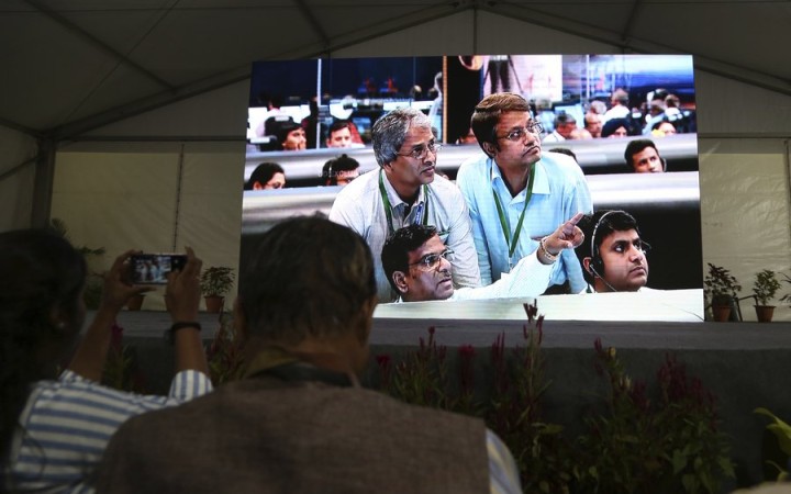 India stratila kontakt s vesmírnym modulom krátko pred pristátím na Mesiaci
