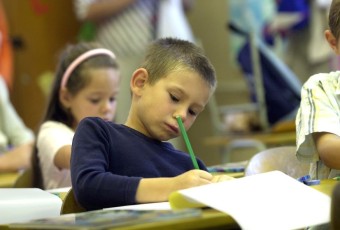 Po šokujúcich kauzách si školy radšej pýtajú súhlas rodičov, aj keď nemusia