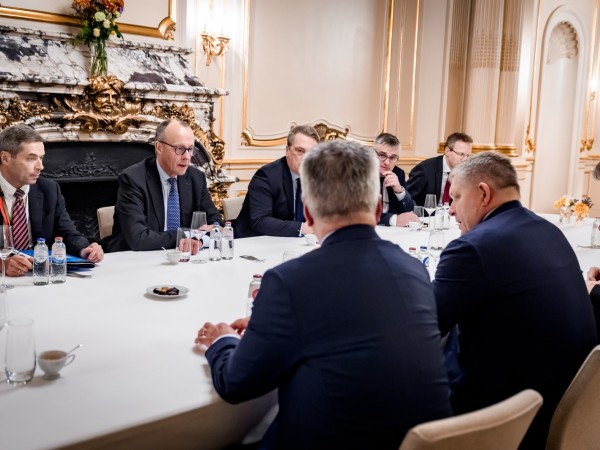 Požiadavky Slovenska boli zapracované. Fico sa v Bruseli stretol s Merzom