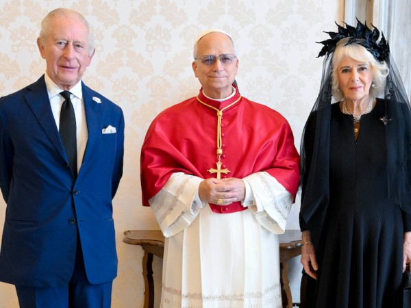 Pápež Lev XIV. a kráľ Karol III. sa modlili pod Michelangelovými freskami