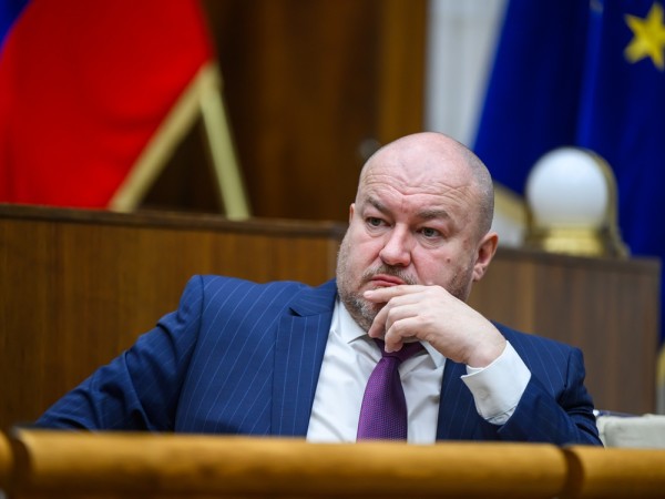Koalícia prijala pozmeňováky, s ktorými Huliak nesúhlasil. SNS sa zdržala