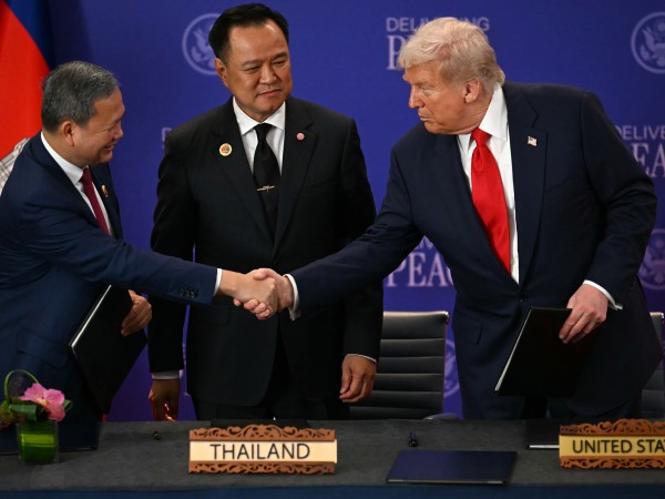 Lídri Kambodže a Thajska podpísali dohodu o prímerí, na podpise sa zúčastnil aj Trump