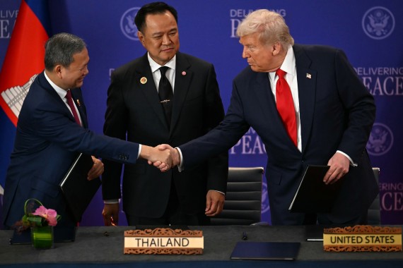 Lídri Kambodže a Thajska podpísali dohodu o prímerí, na podpise sa zúčastnil aj Trump