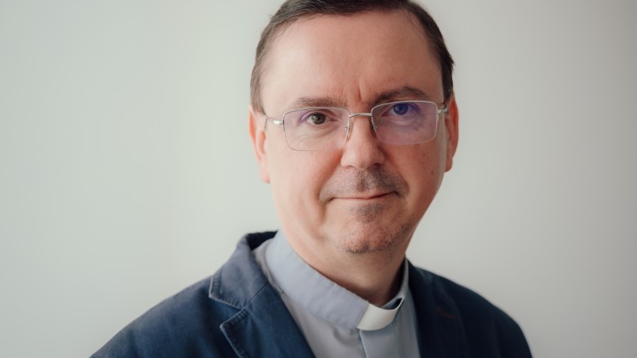 Cirkev tu nie je nato, aby spravovala štát. Do verejného života však musí vstupovať