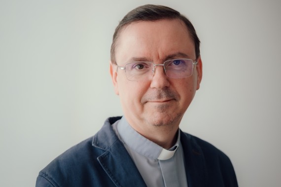 Cirkev tu nie je nato, aby spravovala štát. Do verejného života však musí vstupovať