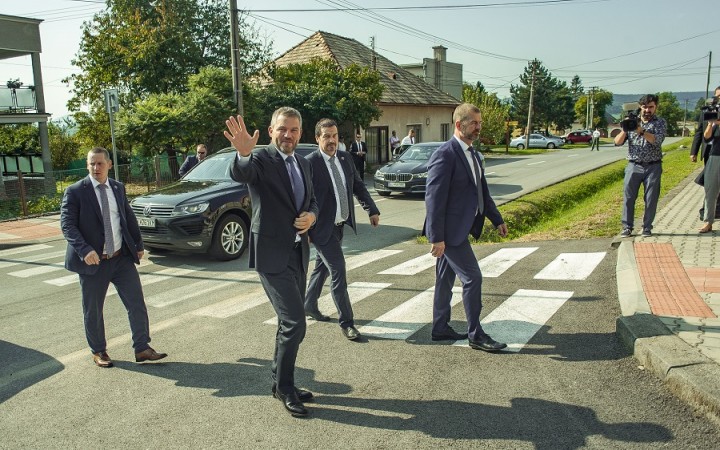 Vláda vyráža za východniarmi, v Giraltovciach nechá milión