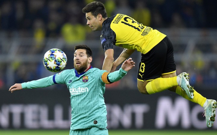Liverpool prehral v Neapole, Barca remizovala v Dortmunde 