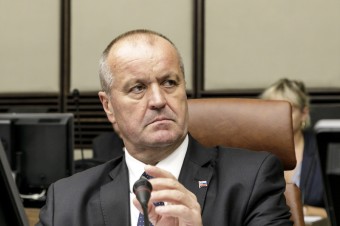 Gajdoš riaditeľovi Vojenského spravodajstva napriek podozreniam naďalej dôveruje