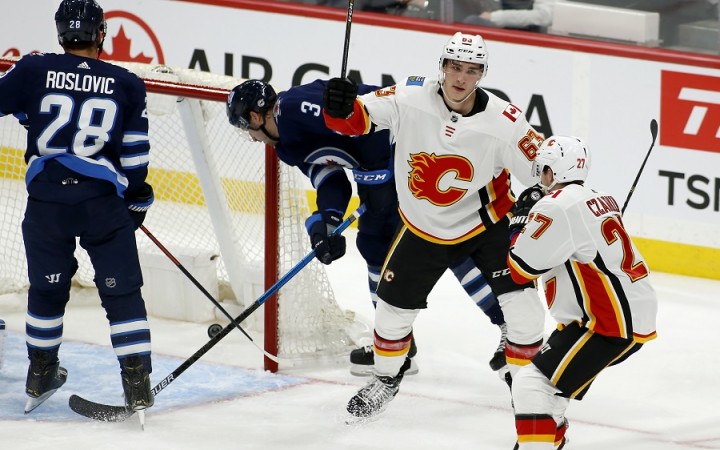 Slovenskí mladíci v NHL putujú z kempov na farmy