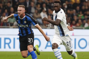 Inter so Škriniarom zdolal rímske Lazio a je na čele tabuľky 