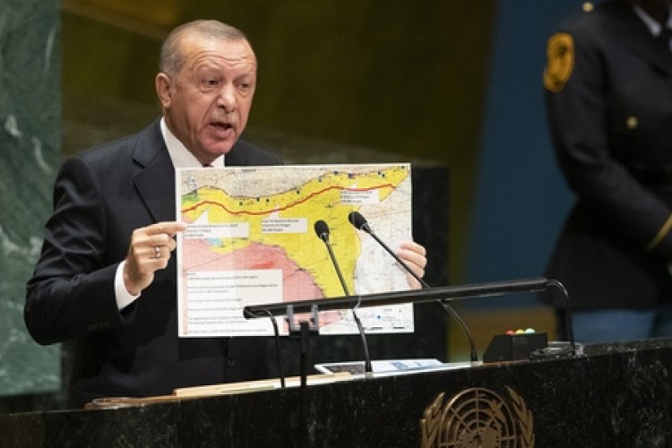 Erdogan plánuje okupáciu kurdských oblastí a Babiš to podporuje, varuje reportérka Klicperová