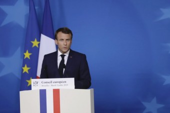 Macron chce zaviesť inštitút dvoch matiek jedného dieťaťa bez otca