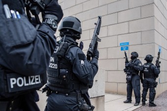 Útočník v Halle zastrelil dvoch ľudí, predtým zverejnil antisemitský manifest