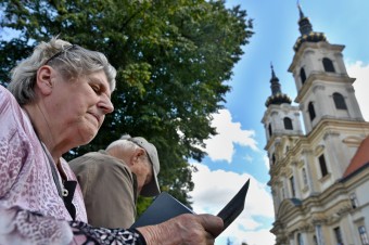 Poslanci schválili nové financovanie cirkví. Zohľadňuje sa aj počet veriacich