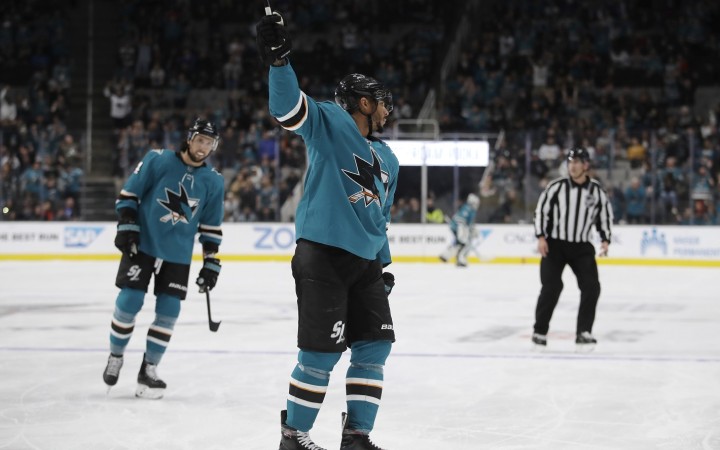 Kane hetrikom doviedol Sharks k výhre, Slováci nebodovali, Pánik sa zranil