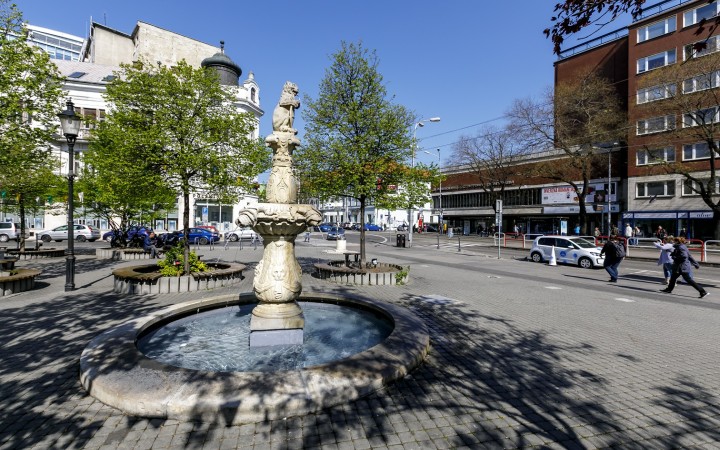 Bratislava bude mať Námestie Nežnej revolúcie. Premenujú takto časť Námestia SNP