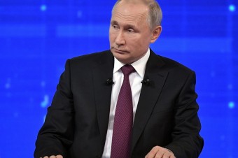 Putin navrhol nahradiť globálnu Wikipediu ruskou alternatívou