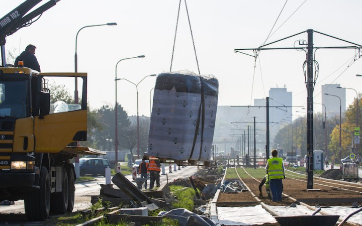 Prvá etapa prác na električke v Karlovej Vsi má byť hotová budúci týždeň