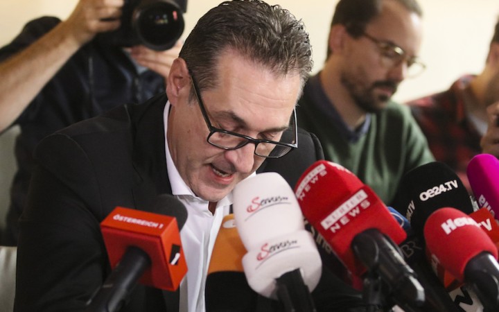 V Rakúsku zatkli troch ľudí v súvislosti so Stracheho videom z Ibizy