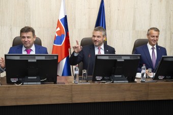 Vo štvrtok mimoriadne zasadne vláda, bude riešiť očistu justície