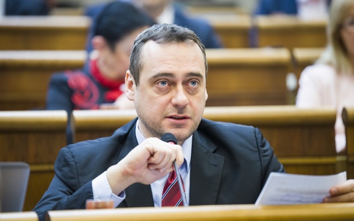 Albánsky podnikateľ podal trestné oznámenie na poslanca Rajtára