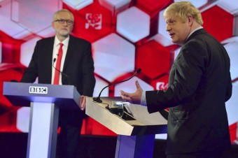 Johnson a Corbyn sa stretli v poslednej televíznej debate pred voľbami